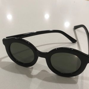 Black beautiful sunglasses A.j Morgan